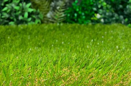 Gazon synthétique ALTEA 57 mm – Gamme Confort proposé par Maison du Gazon.com spécialiste de la pose de gazon synthétique près de Béziers