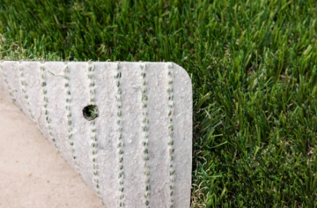 Gazon synthétique BAHAMAS 50 mm – Gamme Signature proposé par Maison du Gazon.com spécialiste de la pose de gazon synthétique près de Béziers