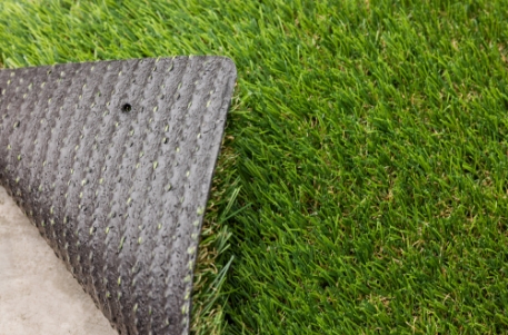 Gazon synthétique EDISON 36 mm – Gamme Confort proposé par Maison du Gazon.com spécialiste de la pose de gazon synthétique près d’Agde