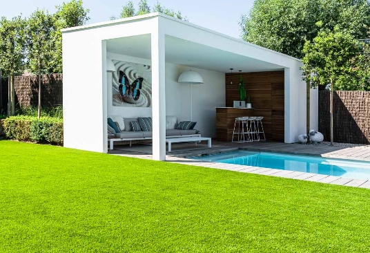 Contour de piscine avec la Gamme gazon synthétique Edison