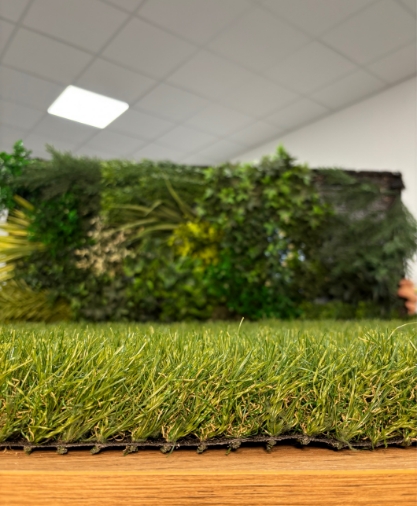 Gazon artificiel modèle Matrix, posé par Maison du Gazon.com spécialiste du gazon synthétique près de Béziers