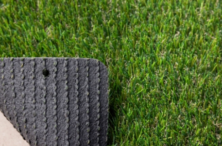 Gazon synthétique LOUISON 32 mm - Gamme Confort, proposé par Maison du Gazon.com spécialiste de la pose de gazon synthétique près de Béziers