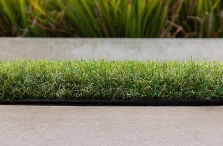 Gazon synthétique MATRIX 53 mm – Gamme Signature proposé par Maison du Gazon.com spécialiste de la pose de gazon synthétique dans l’Hérault