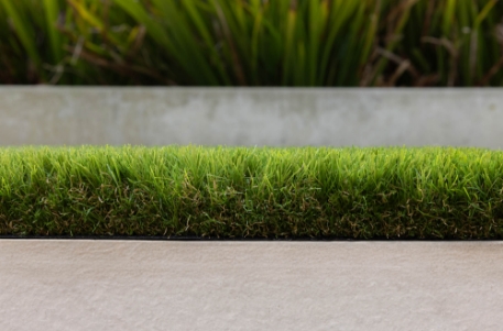 Gazon synthétique NASHVILLE 50 mm – Gamme Signature proposé par Maison du Gazon.com spécialiste de la pose de gazon synthétique près de Béziers