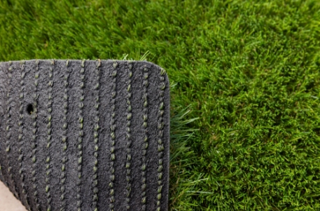 Gazon synthétique NASHVILLE 50 mm – Gamme Signature proposé par Maison du Gazon.com spécialiste de la pose de gazon synthétique près d’Agde