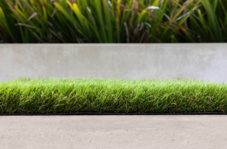 Gazon synthétique NEVADA 38 mm – Gamme Prestige proposé par Maison du Gazon.com spécialiste de la pose de gazon synthétique dans l’Hérault