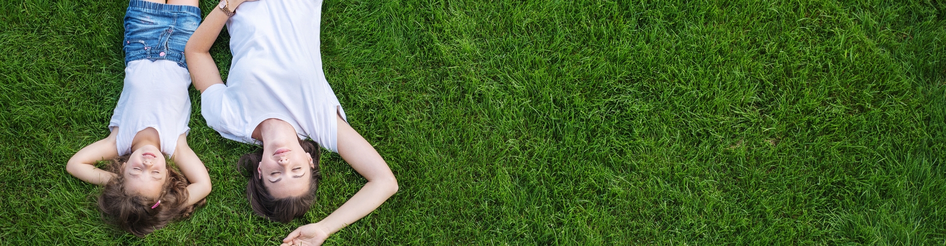 Pose de gazon synthétique dans l’Hérault pour jardin